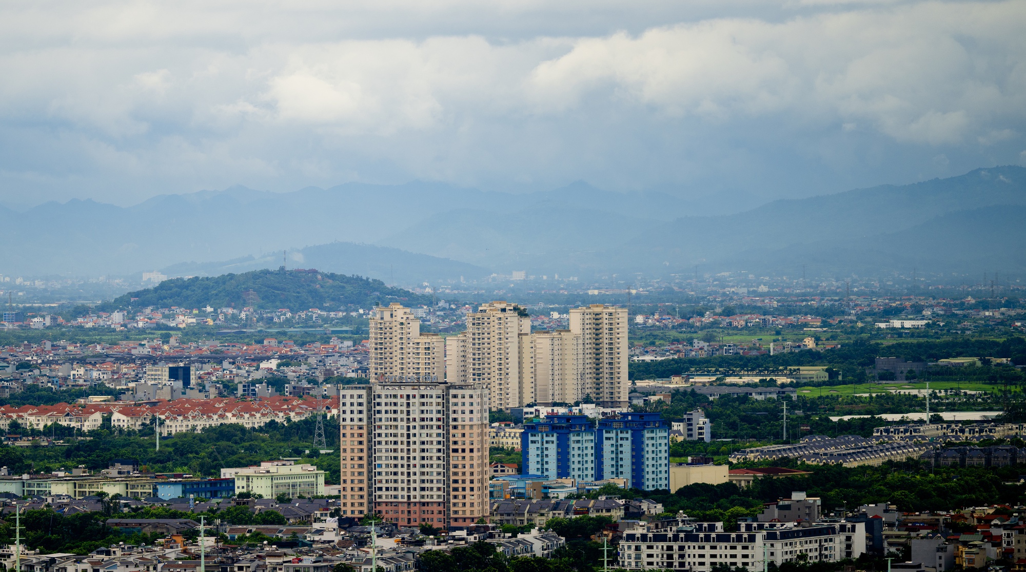 Trực tiếp bão số 3 Wipha: Bão áp sát đất liền nhưng nhiều nơi trời hửng nắng, liệu có bất thường?- Ảnh 6. Trực tiếp bão số 3 Wipha: Bão áp sát đất liền nhưng nhiều nơi trời hửng nắng, liệu có bất thường?- Ảnh 6.