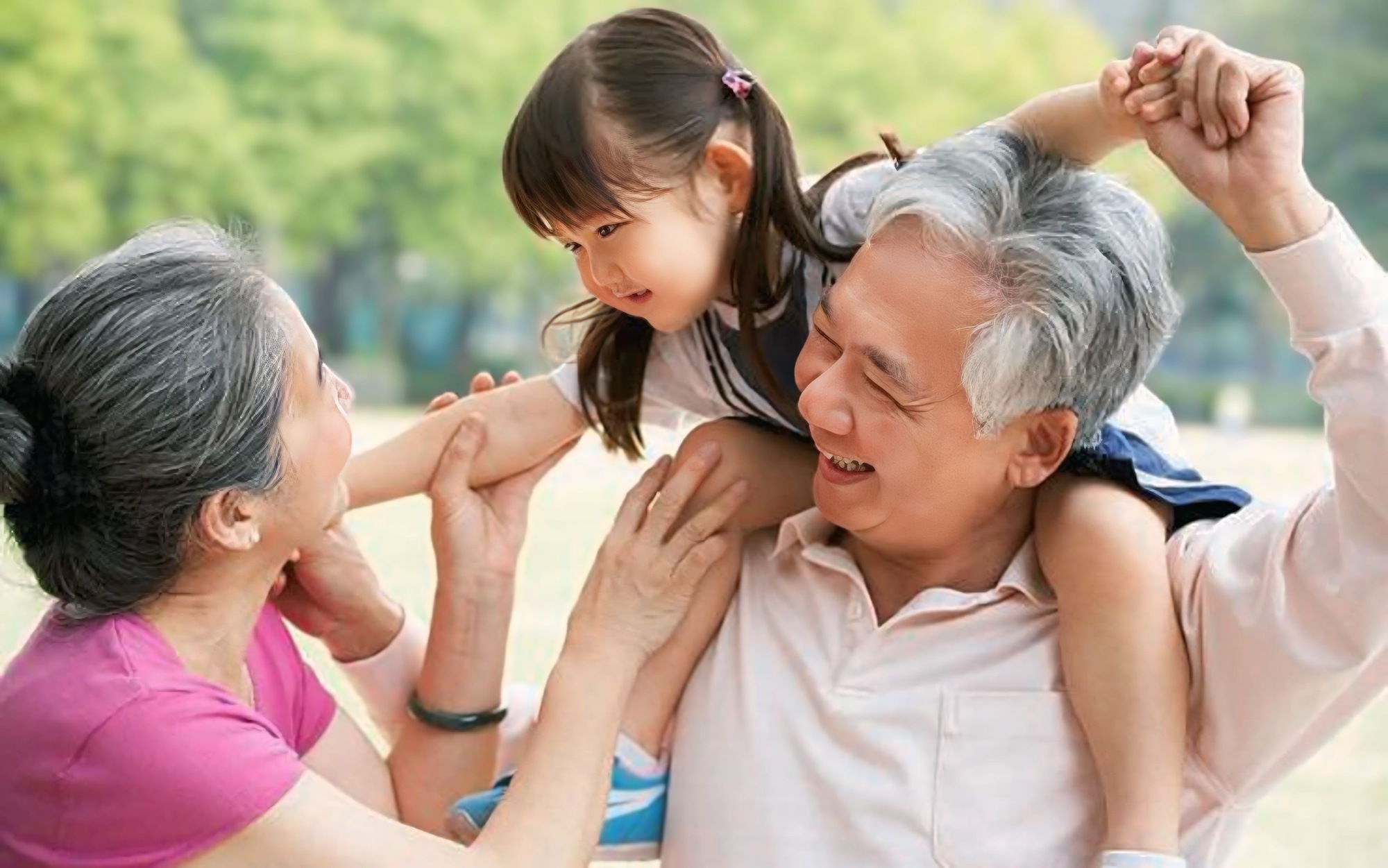 Bà nội hỏi “ở nhà mẹ có hay ăn hiếp bố không”, đứa trẻ trả lời 1 câu quá thông minh- Ảnh 1.