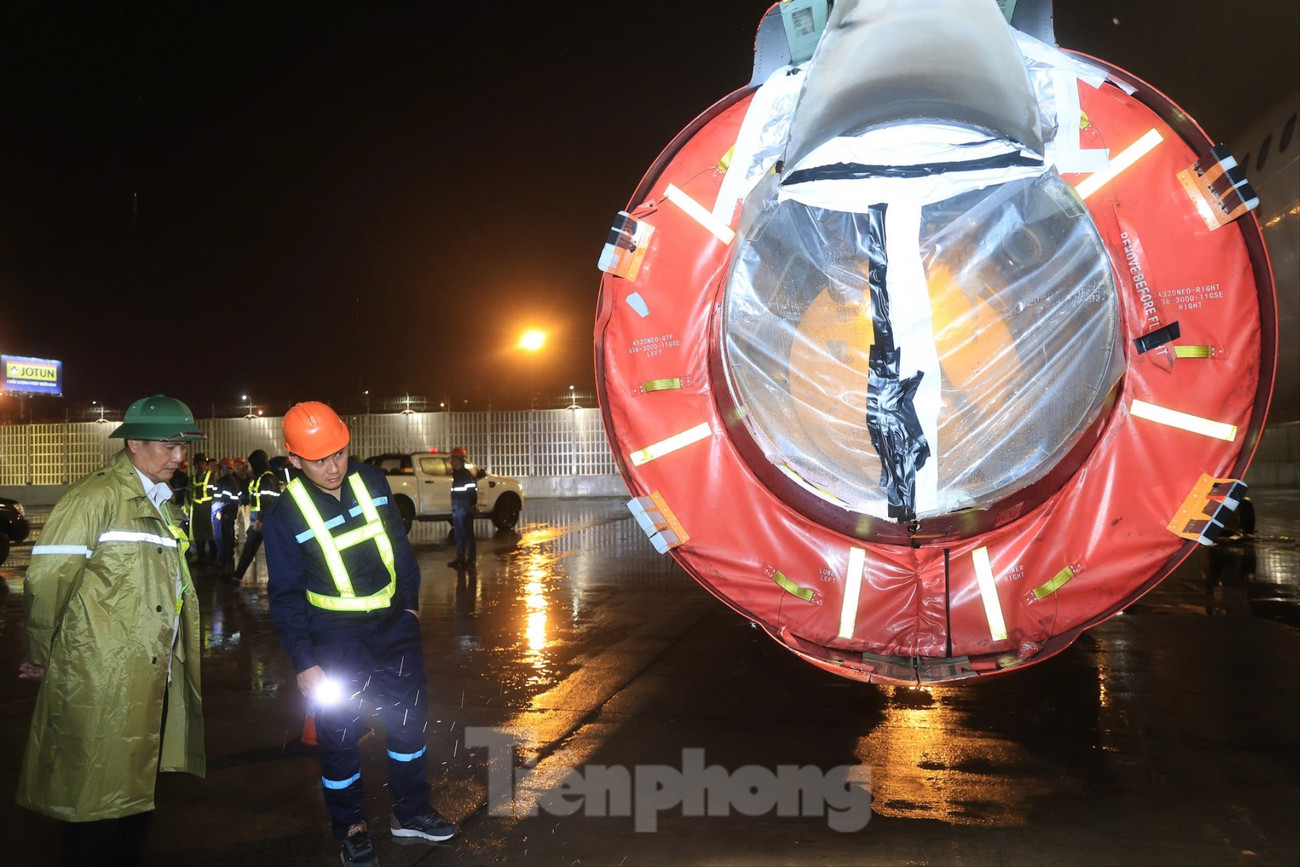 Cận cảnh chằng néo máy bay ứng phó bão số 3 tại việt nam - Ảnh 3.