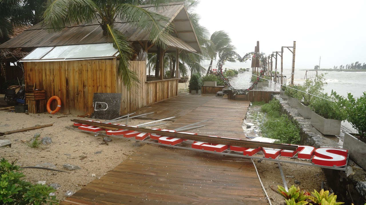 Trực tiếp bão số 3 Wipha: Bão áp sát đất liền nhưng nhiều nơi trời hửng nắng, liệu có bất thường?- Ảnh 23. Trực tiếp bão số 3 Wipha: Bão áp sát đất liền nhưng nhiều nơi trời hửng nắng, liệu có bất thường?- Ảnh 23.
