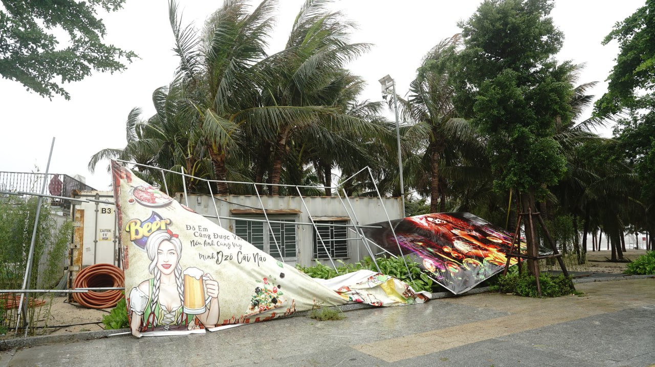 Trực tiếp bão số 3 Wipha: Bão áp sát đất liền nhưng nhiều nơi trời hửng nắng, liệu có bất thường?- Ảnh 25. Trực tiếp bão số 3 Wipha: Bão áp sát đất liền nhưng nhiều nơi trời hửng nắng, liệu có bất thường?- Ảnh 25.