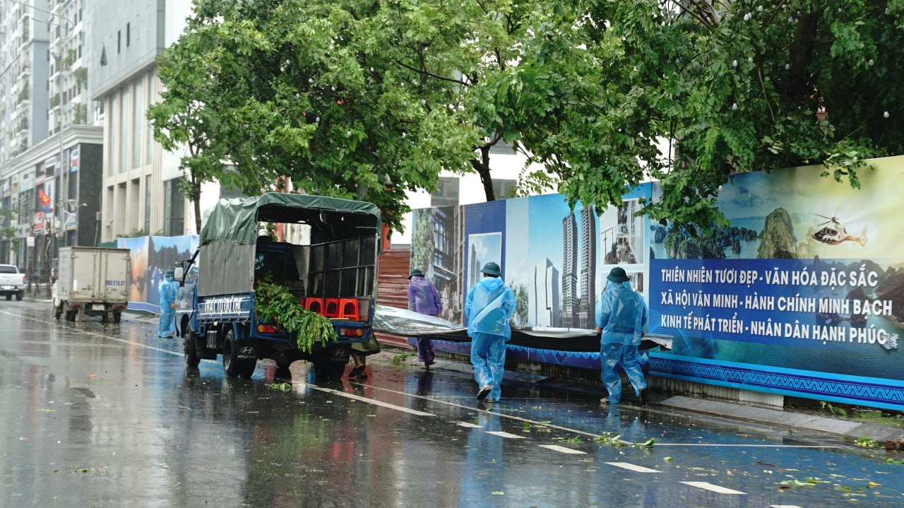 Trực tiếp bão số 3 Wipha: Bão áp sát đất liền nhưng nhiều nơi trời hửng nắng, liệu có bất thường?- Ảnh 24. Trực tiếp bão số 3 Wipha: Bão áp sát đất liền nhưng nhiều nơi trời hửng nắng, liệu có bất thường?- Ảnh 24.