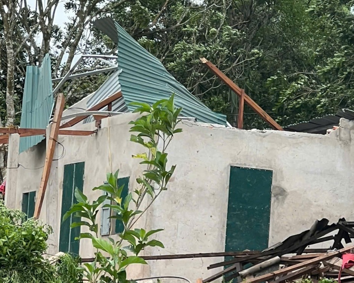 Trực tiếp: Bão số 3 Wipha giật cấp 10 đang ở đất liền Ninh Bình - Thanh Hóa; cảnh báo lũ quét các khu vực- Ảnh 3. Trực tiếp: Bão số 3 Wipha giật cấp 10 đang ở đất liền Ninh Bình - Thanh Hóa; cảnh báo lũ quét các khu vực- Ảnh 3.