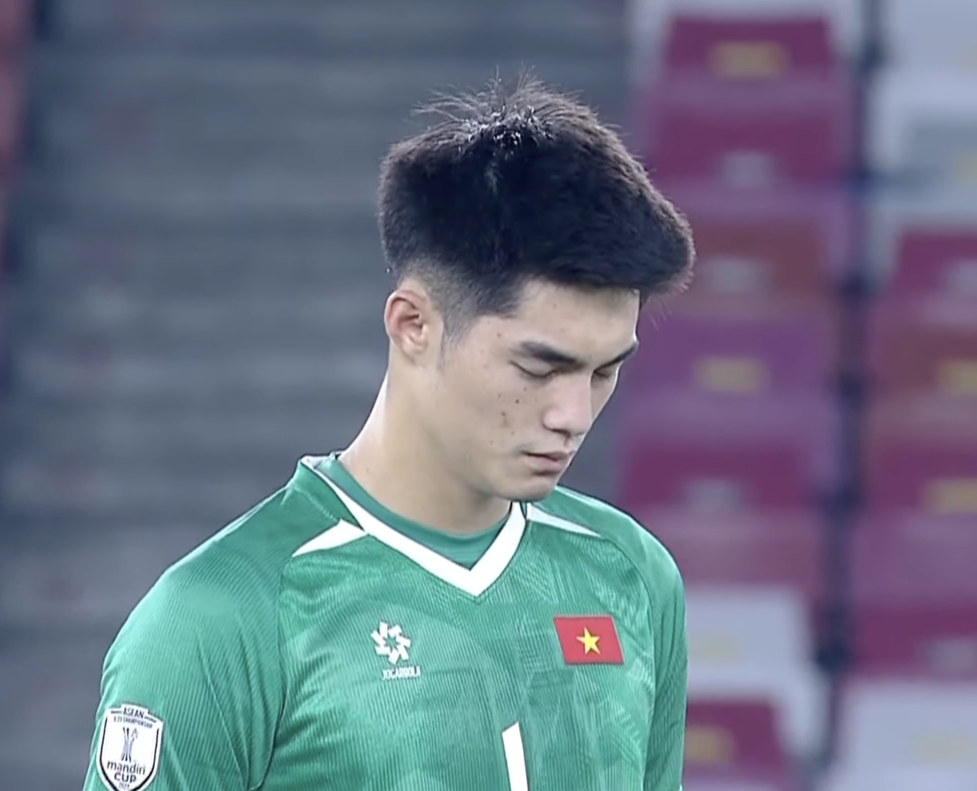 Xúc động U23 Việt Nam dành một phút tưởng niệm nạn nhân vụ lật tàu ở Quảng Ninh tại giải U23 Đông Nam Á- Ảnh 3.