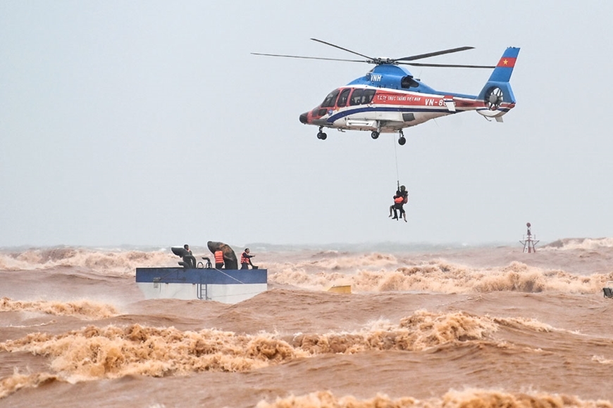 Trực tiếp bão số 3 Wipha: Bão áp sát đất liền nhưng nhiều nơi trời hửng nắng, liệu có bất thường?- Ảnh 37. Trực tiếp bão số 3 Wipha: Bão áp sát đất liền nhưng nhiều nơi trời hửng nắng, liệu có bất thường?- Ảnh 37.