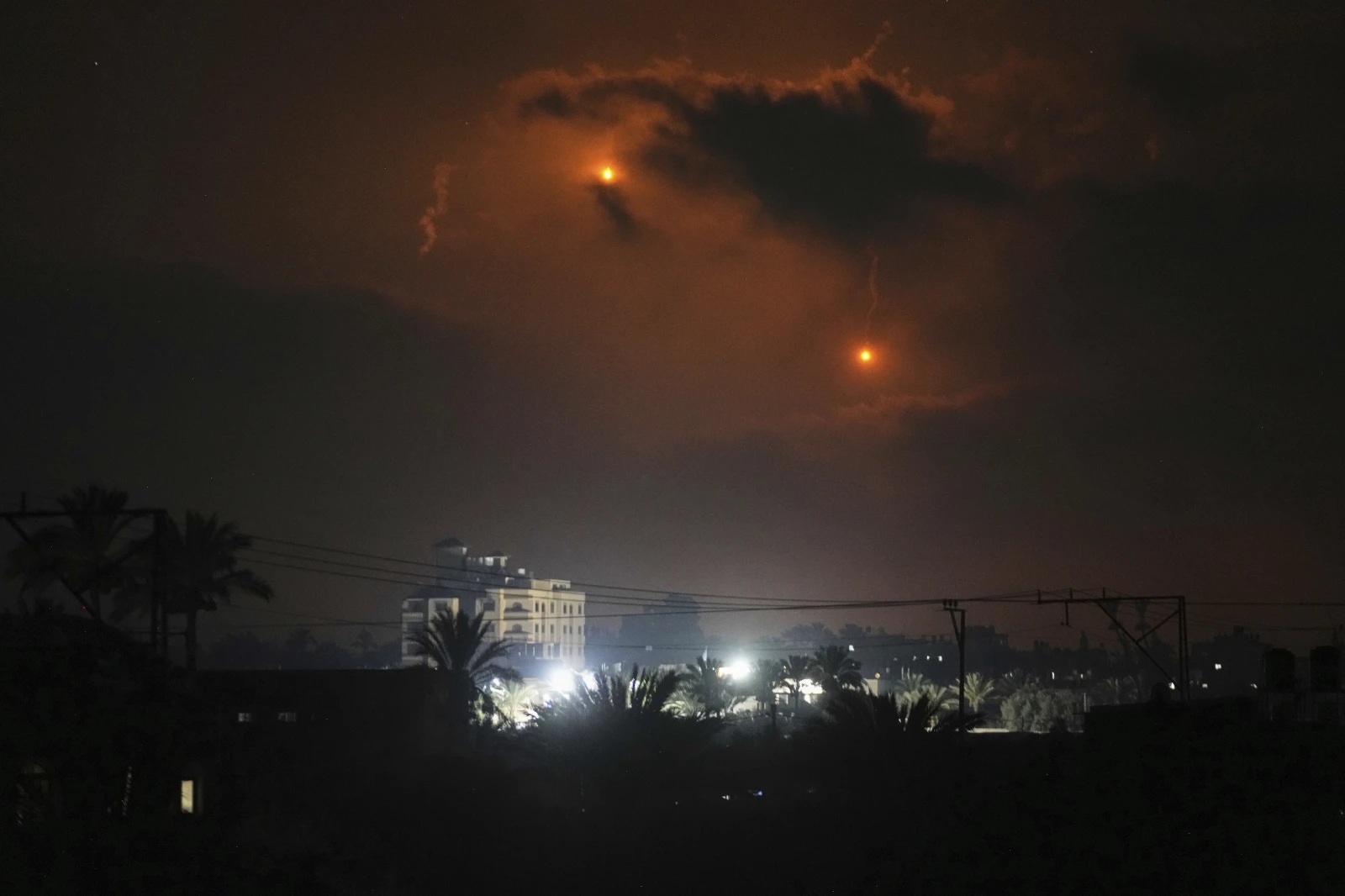 Israel lần đầu ti&ecirc;n tiến v&agrave;o "v&ugrave;ng xanh" của Dải Gaza- Ảnh 1.