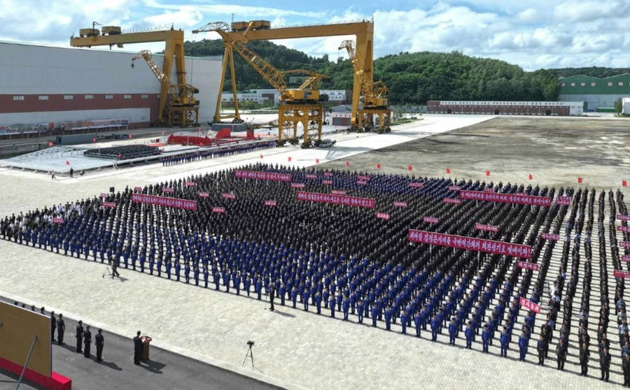 Triều Tiên tăng tốc đóng tàu khu trục Choe Hyon thứ 3 trong năm 2026 - Ảnh 2.