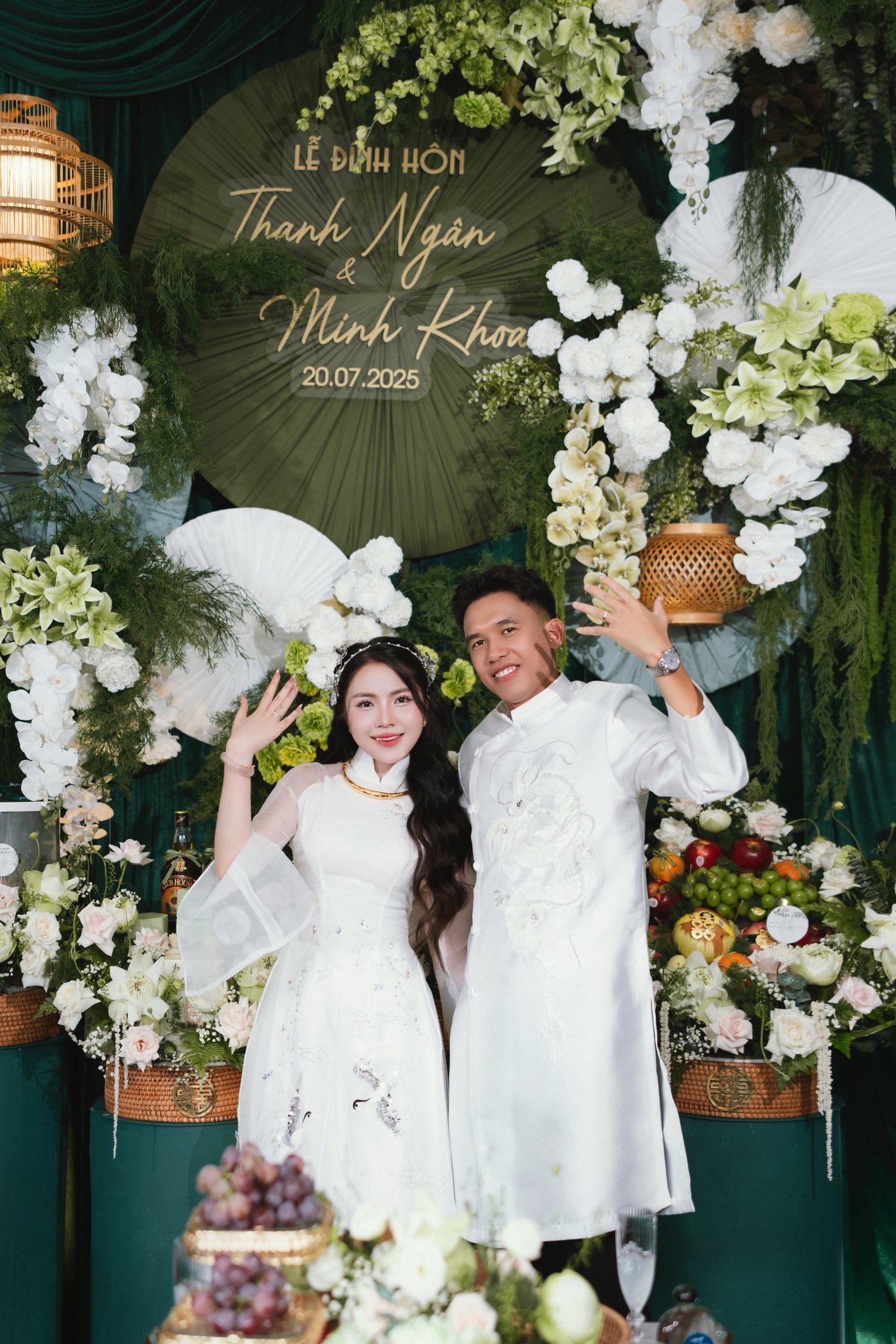 Hình ảnh hiếm hoi trong lễ đính hôn của cầu thủ U23 Việt Nam và cô chủ tiệm vàng- Ảnh 1.