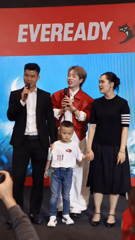 Nhiều lần bị chê mặc xấu, nay vợ Duy Mạnh "lột xác" đúng chất tiểu thư xinh - sang, còn âm thầm ủng hộ Jack? - Ảnh 2. Nhiều lần bị chê mặc xấu, nay vợ Duy Mạnh "lột xác" đúng chất tiểu thư xinh - sang, còn âm thầm ủng hộ Jack? - Ảnh 2.