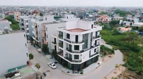 Tiền vệ Hoàng Đức 27 tuổi đã giàu sụ, ở nhà lầu lái xe sang, rộ tin hẹn hò với mẹ đơn thân mới gây sốt- Ảnh 1.