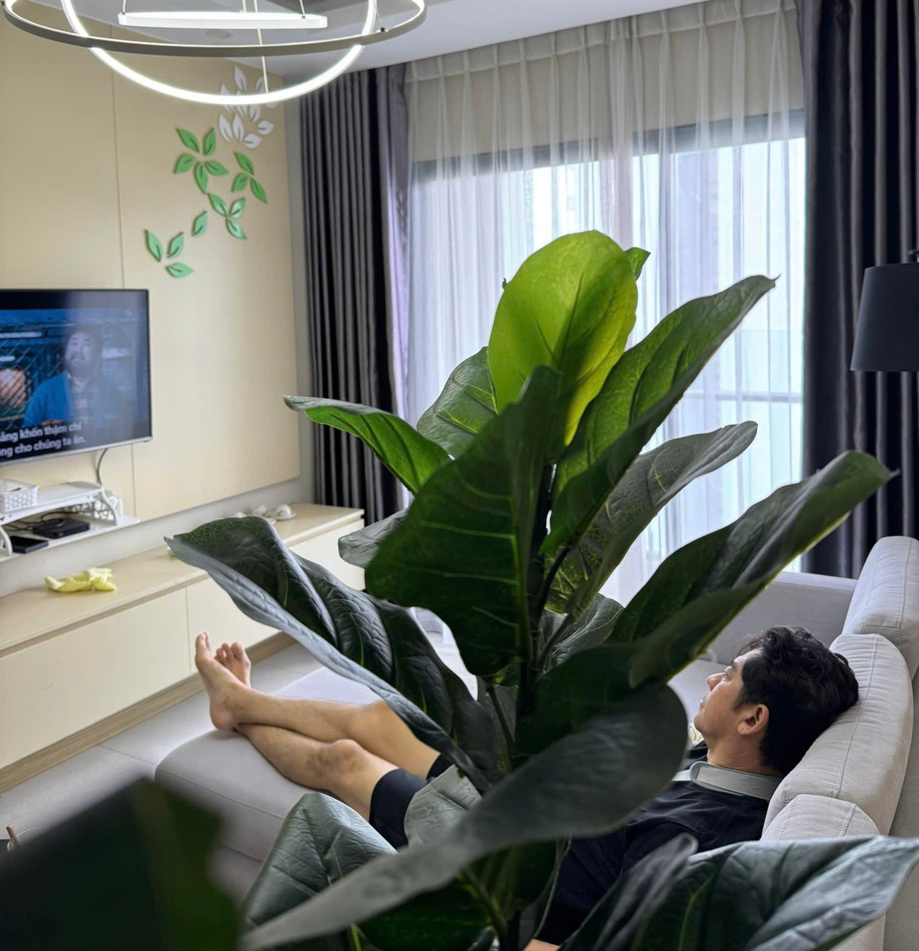 Hình ảnh Huỳnh Anh Tuấn sau đột quỵ - Ảnh 1.