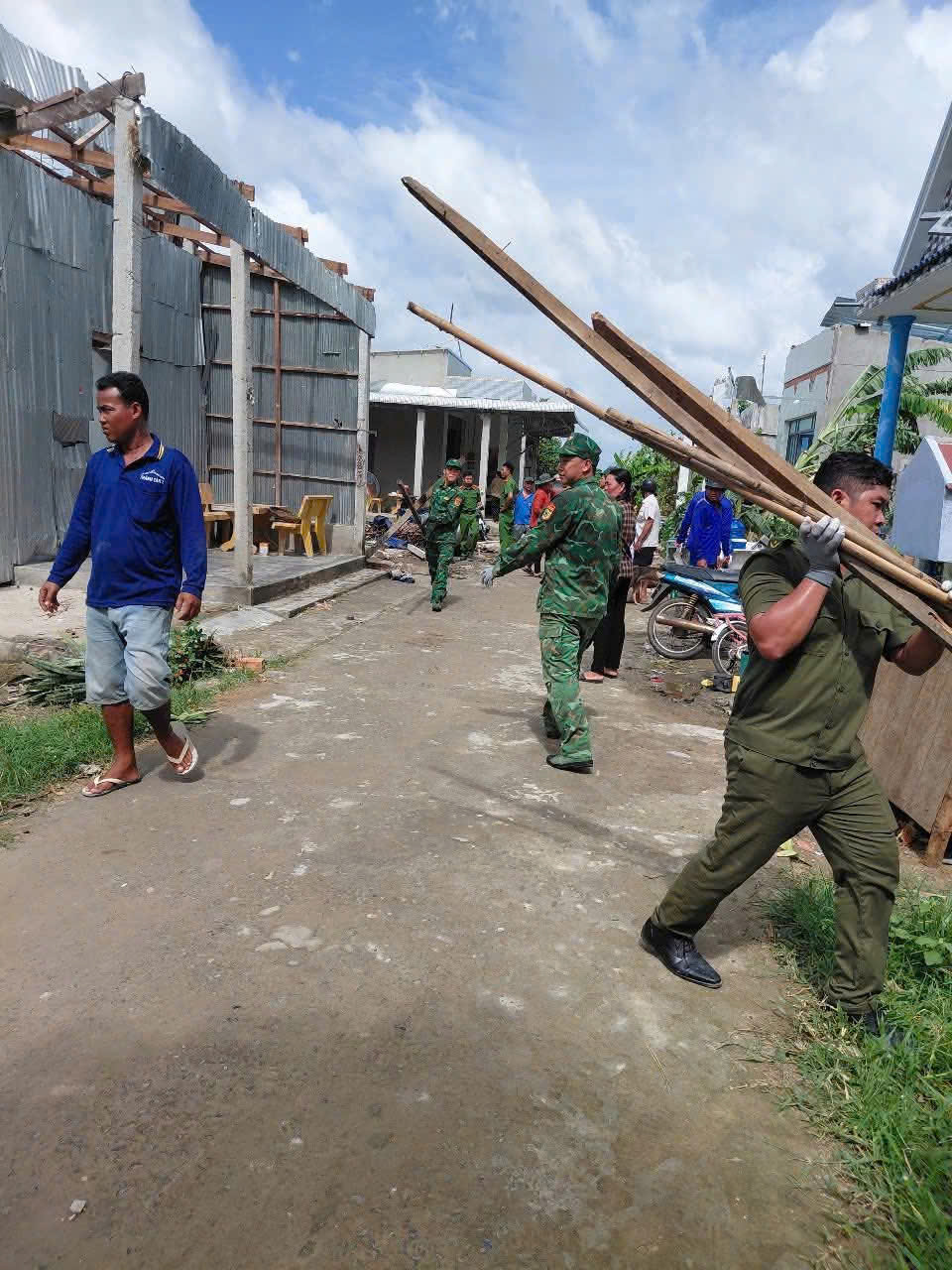Lốc xóay An Giang gây thiệt hại nặng nề tại xã Ba Chúc sáng 23 - 7 - Ảnh 8.