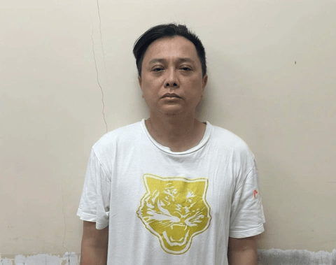Diệp Lâm Anh thẳng tay chia sẻ hình ảnh NTK Công Trí bị bắt: "Cây ngay không sợ chết đứng" - Ảnh 1.