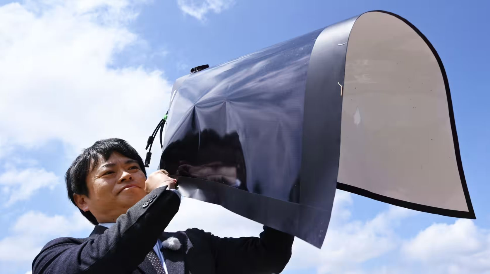 Nhật Bản Tái Chiếm Ưu Thế Công Nghệ Pin Mặt Trời Với Tấm Pin Perovskite Siêu Mỏng - Ảnh 1. Nhật Bản Tái Chiếm Ưu Thế Công Nghệ Pin Mặt Trời Với Tấm Pin Perovskite Siêu Mỏng - Ảnh 1.