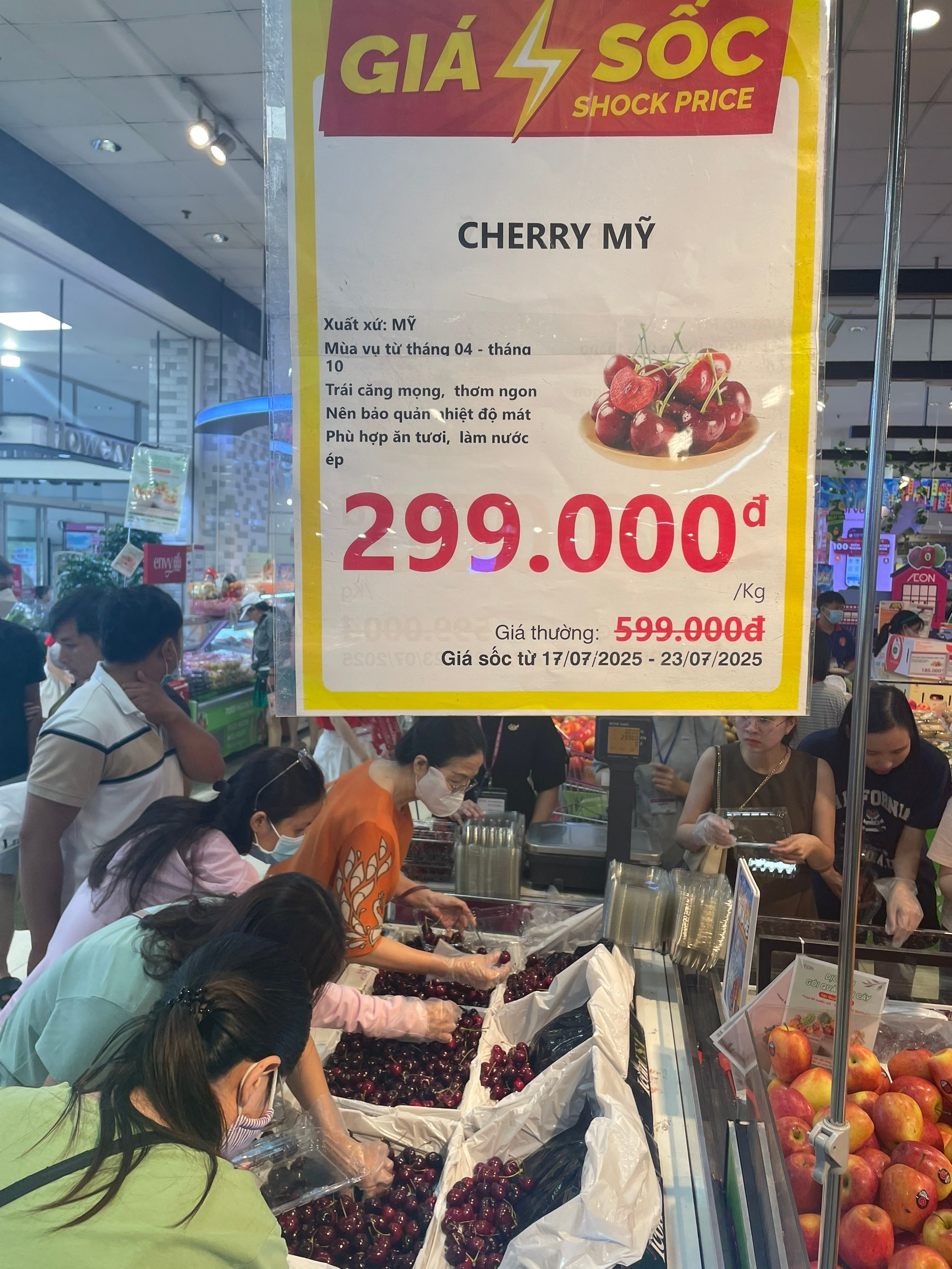 Giá cherry Mỹ giảm mạnh chưa từng có tại TP HCM trong năm 2023 - Ảnh 3.