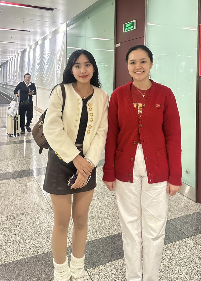 Vợ Duy Mạnh bị chính chị gái chê "mặc đồ hiệu mà không sang" - Ảnh 5. Vợ Duy Mạnh bị chính chị gái chê "mặc đồ hiệu mà không sang" - Ảnh 5.