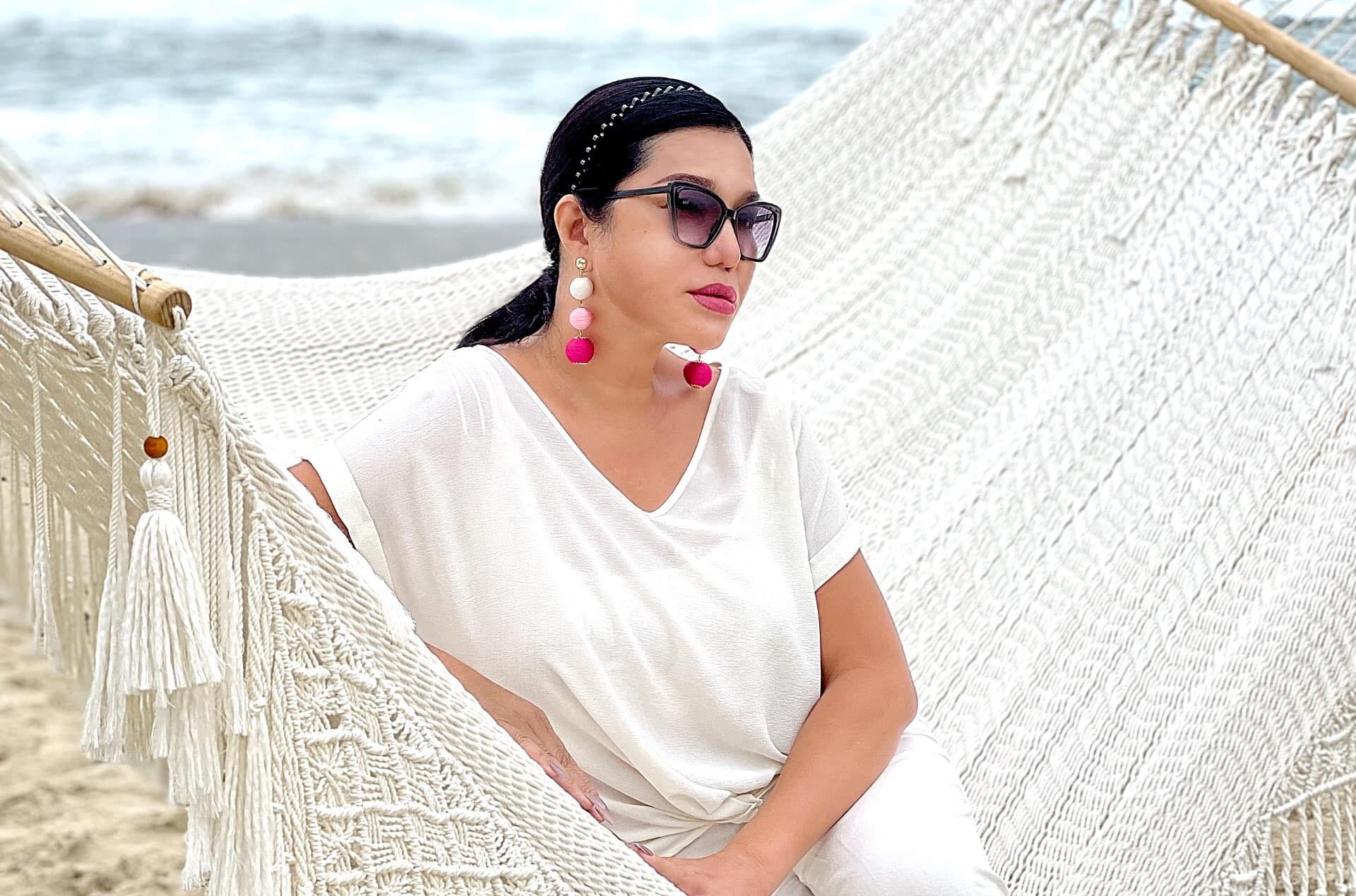 Ca sĩ chuyển giới đầu tiên của Việt Nam: 13 năm độc thân, thờ chồng, U60 vẫn thích chơi búp bê - Ảnh 4.