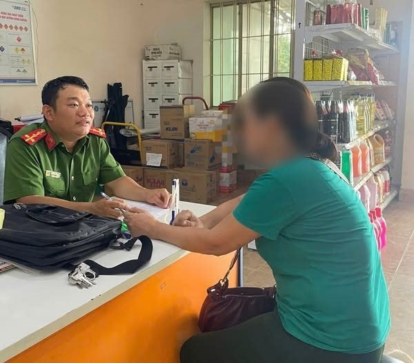 Đến bưu điện chuyển 60 triệu đồng để nhận quà giá trị từ bạn trai Việt kiều, người phụ nữ bất ngờ bị Công an xã mời làm việc - Ảnh 1.