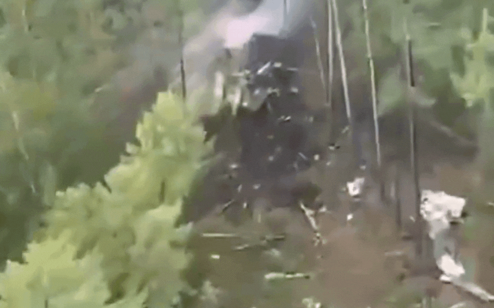 Cập nhật vụ máy bay chở 49 người mất tích: Mảnh vỡ đã được tìm thấy - Ảnh 3.