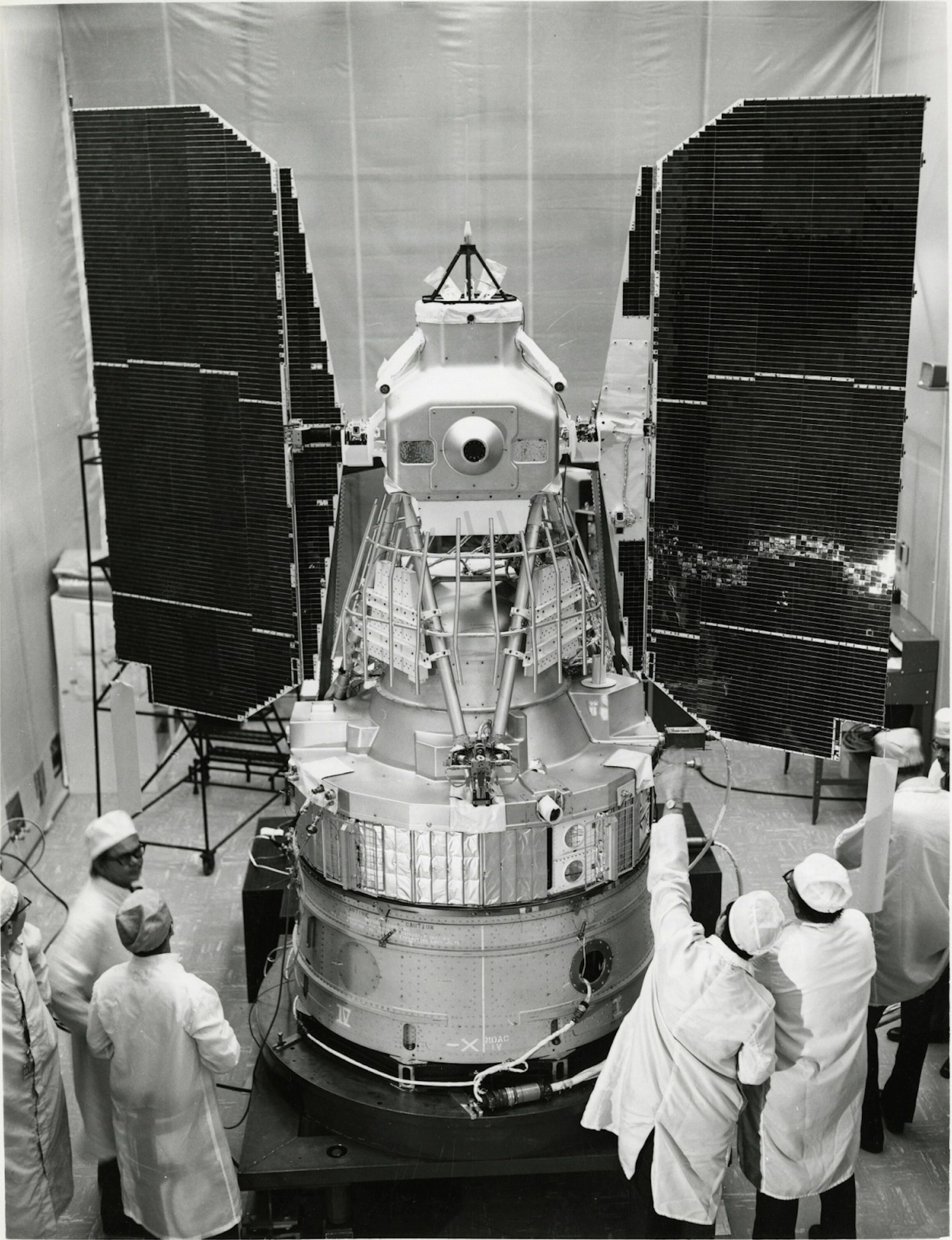 Tr&aacute;i Đất lộ b&iacute; mật sau ống k&iacute;nh từ vũ trụ: 'Con mắt' đầu ti&ecirc;n vạch trần những b&iacute; mật của h&agrave;nh tinh xanh!- Ảnh 1.