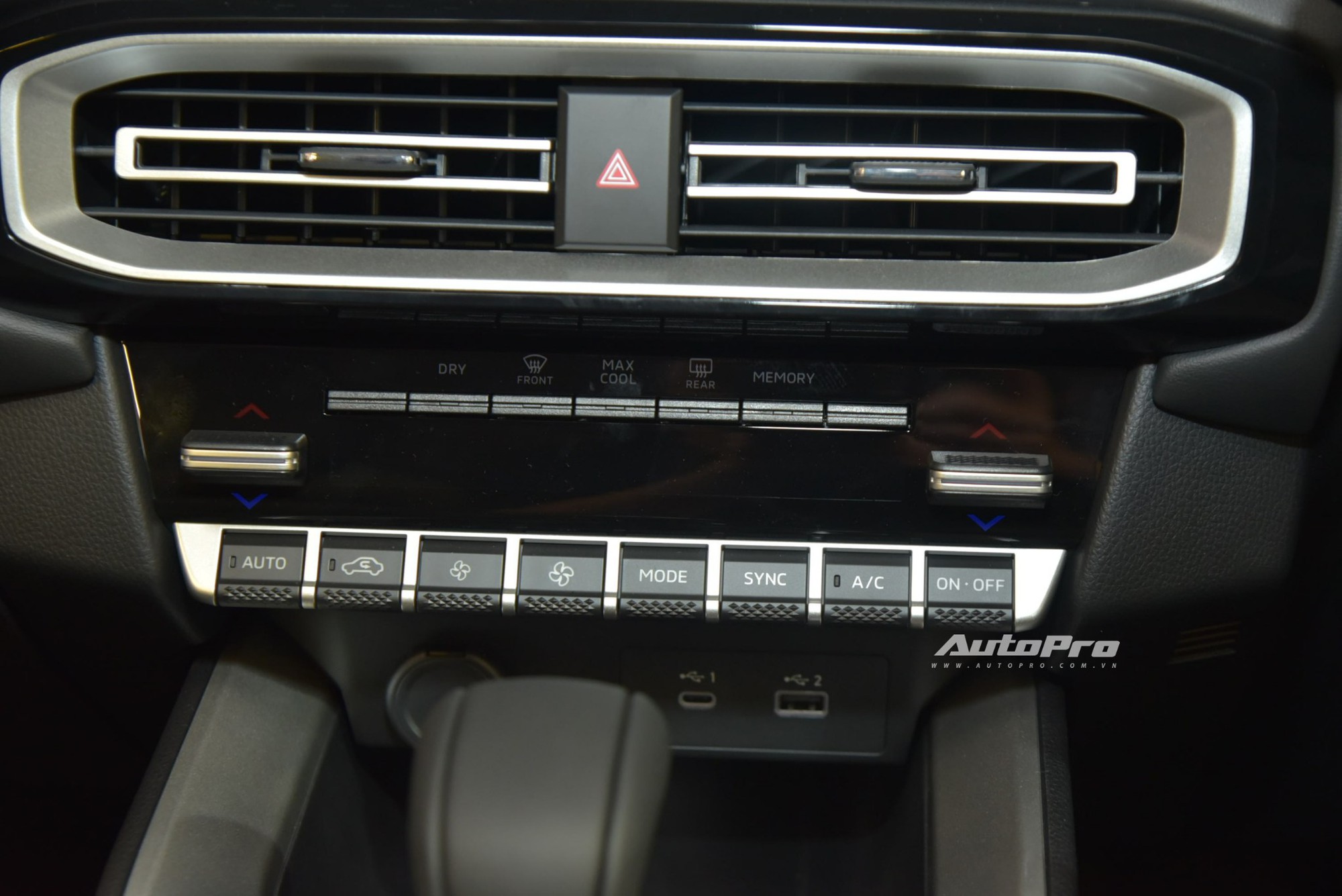 Ngồi thử thực tế 3 hàng ghế Mitsubishi Destinator xem rộng thế nào, tiện nghi ra sao, đi gia đình có thoải mái không- Ảnh 11.