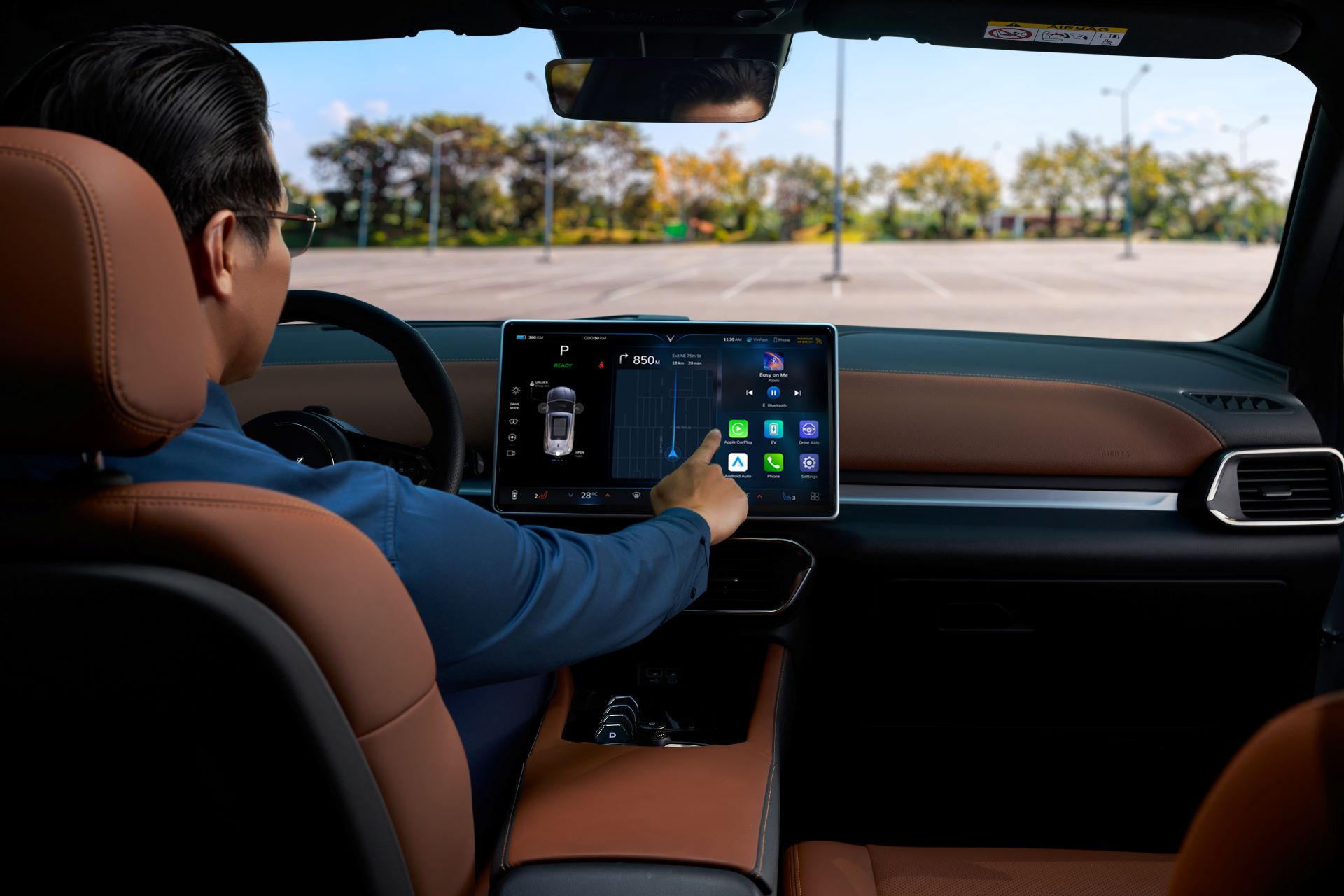 Chủ xe VF 8: Mua nh&agrave;n, tiết kiệm cả trăm triệu đồng m&agrave; vẫn l&aacute;i xe như xe sang - Ảnh 1.