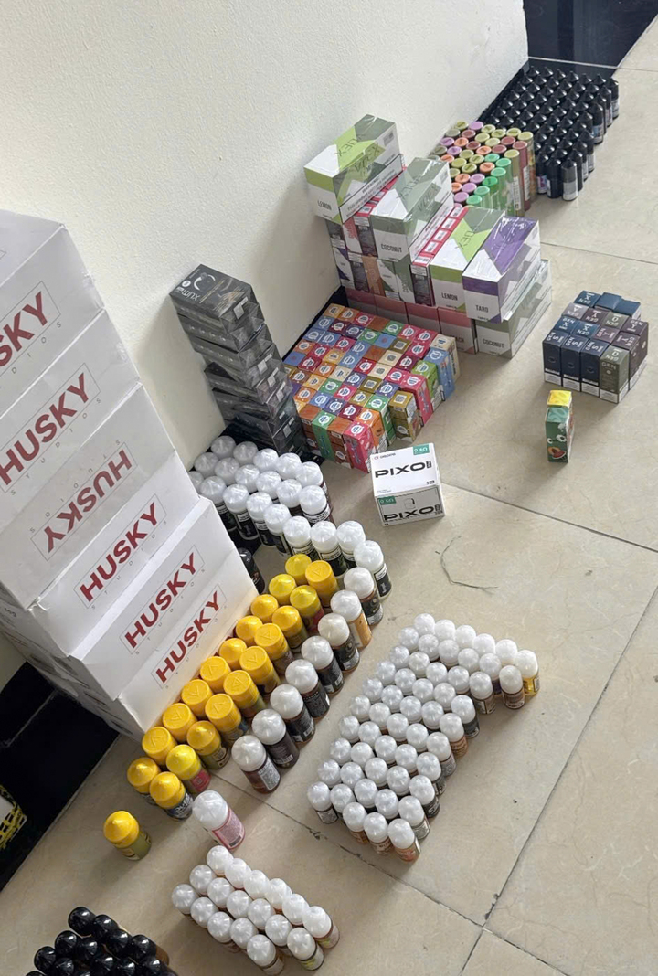 Hà Nội triệt phá đường dây thuốc lá điện tử 40 tỷ đồng , 14 bị can bị khởi tố - Ảnh 2.