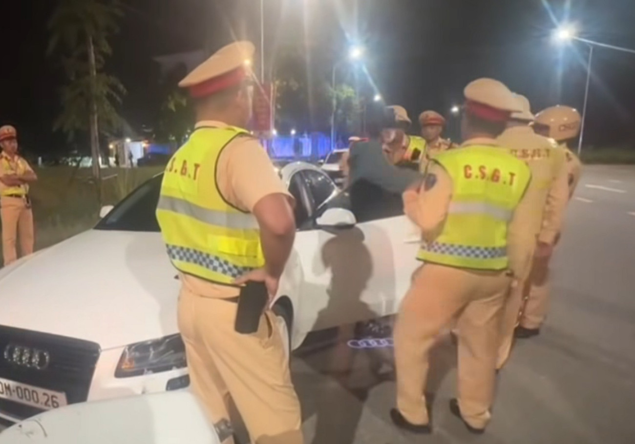 Bình Gold bị bắt vì chạy xe lạng lách và sử dụng ma túy trên cao tốc Nội Bài - Lào Cai - Ảnh 1.