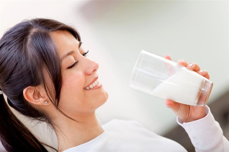Uống sữa bảo vệ và ngăn ngừa tắc mạch máu nhưng khi uống cần lưu ý 3 điều để bảo vệ dạ dày, giảm cholesterol- Ảnh 3.