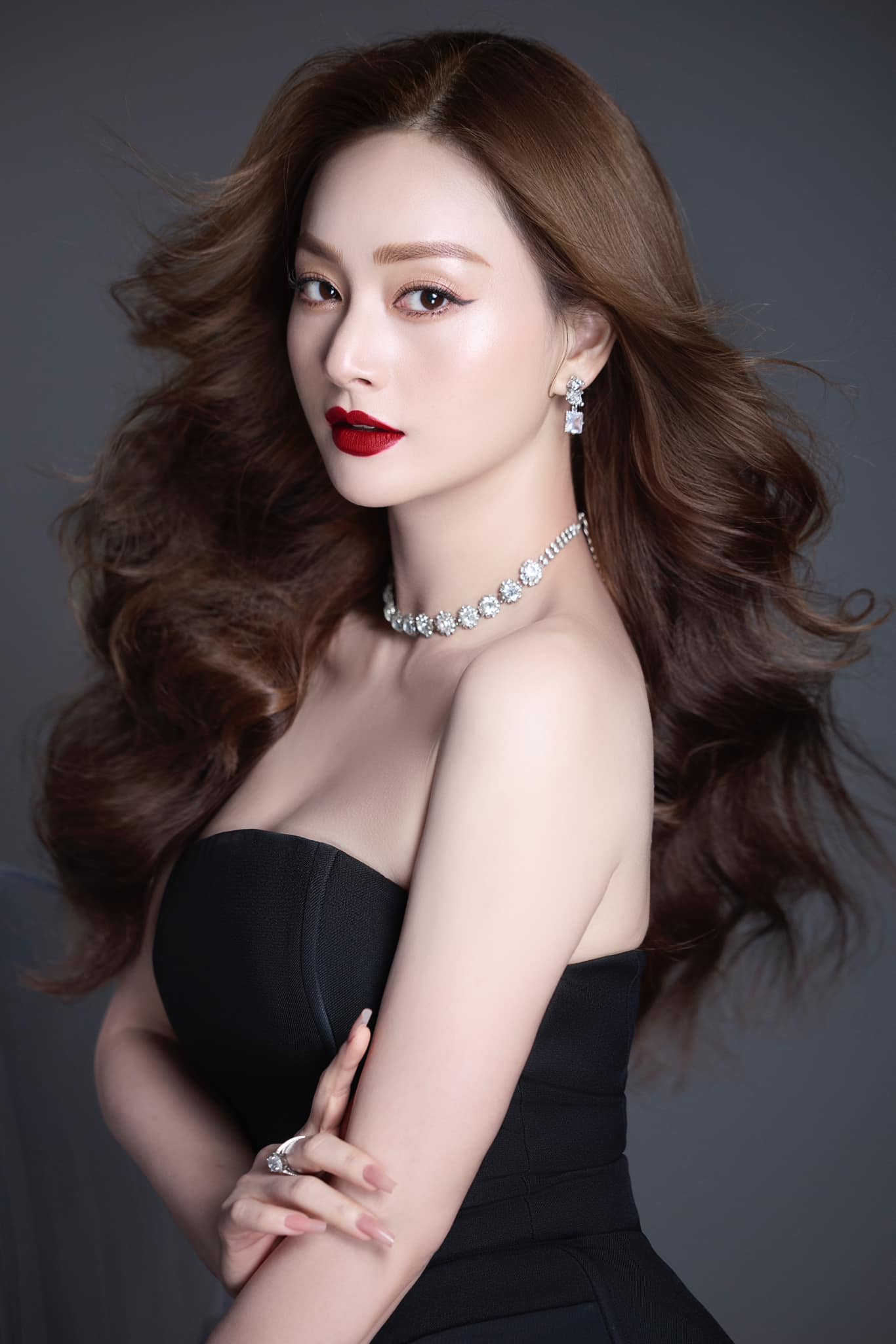 Tràn ngập bình luận kém duyên khi diễn viên Lan Phương thông báo ly thân chồng Tây- Ảnh 3.