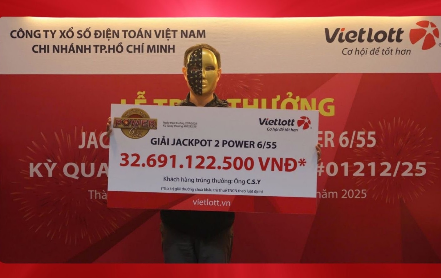 Khách Tây trúng Jackpot 2 Power 6/55 Vietlott hơn 32 tỷ, tiết lộ thói quen suốt 3 năm ở Việt Nam- Ảnh 1.