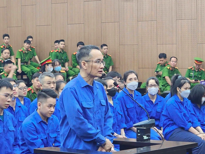 Tạm giữ tài xế xe buýt tông tử vong vợ chồng đi xe máy tại Thanh Hóa - Ảnh 1.