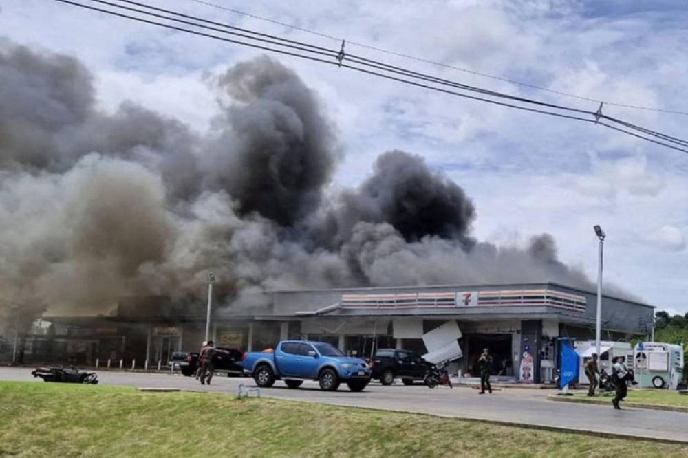 Đụng độ biên giới Thái Lan – Campuchia, một đồng tiền tụt giá, trụ cột kinh tế hai nước bị ảnh hưởng gì?