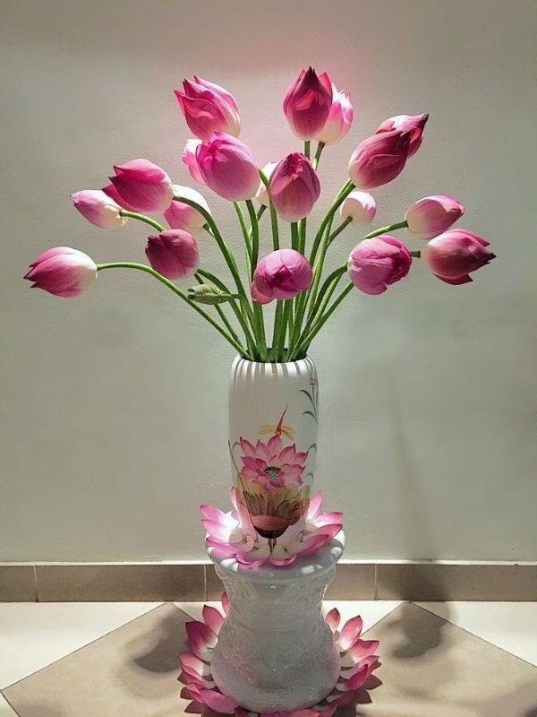 Cúng Mùng 1 tháng 6 nhuận: 5 loài hoa cắm bàn thờ được lòng bề trên, 4 loài phải tránh kẻo phạm lỗi- Ảnh 1.