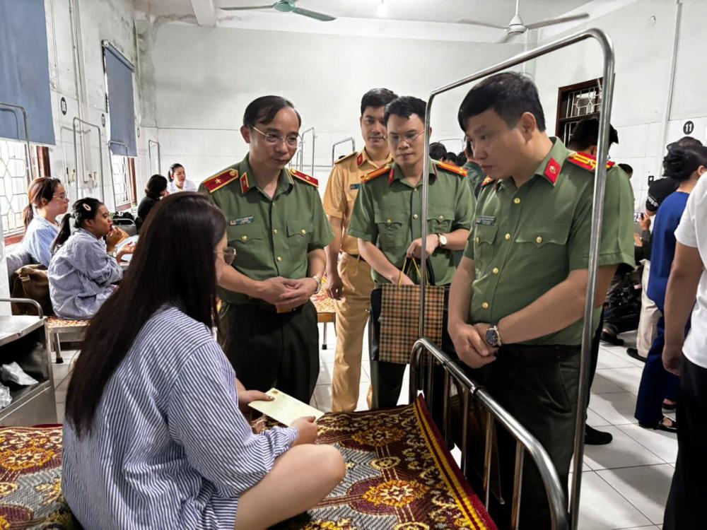 Nạn nhân vụ xe khách lật ở Hà Tĩnh kể lại khoảnh khắc kinh hoàng trong đêm - Ảnh 6.