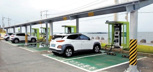 Xe điện hấp dẫn người dùng xe điện tại Hàn Quốc nhờ hạ tầng trạm sạc siêu tiện lợi - Ảnh 1. Xe điện hấp dẫn người dùng xe điện tại Hàn Quốc nhờ hạ tầng trạm sạc siêu tiện lợi - Ảnh 1.