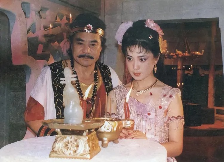 Mỹ nữ sa ngã rúng động showbiz: Bị bắt vì mở tiệc ma túy đá, còn rủ rê em gái và chị họ - Ảnh 4.