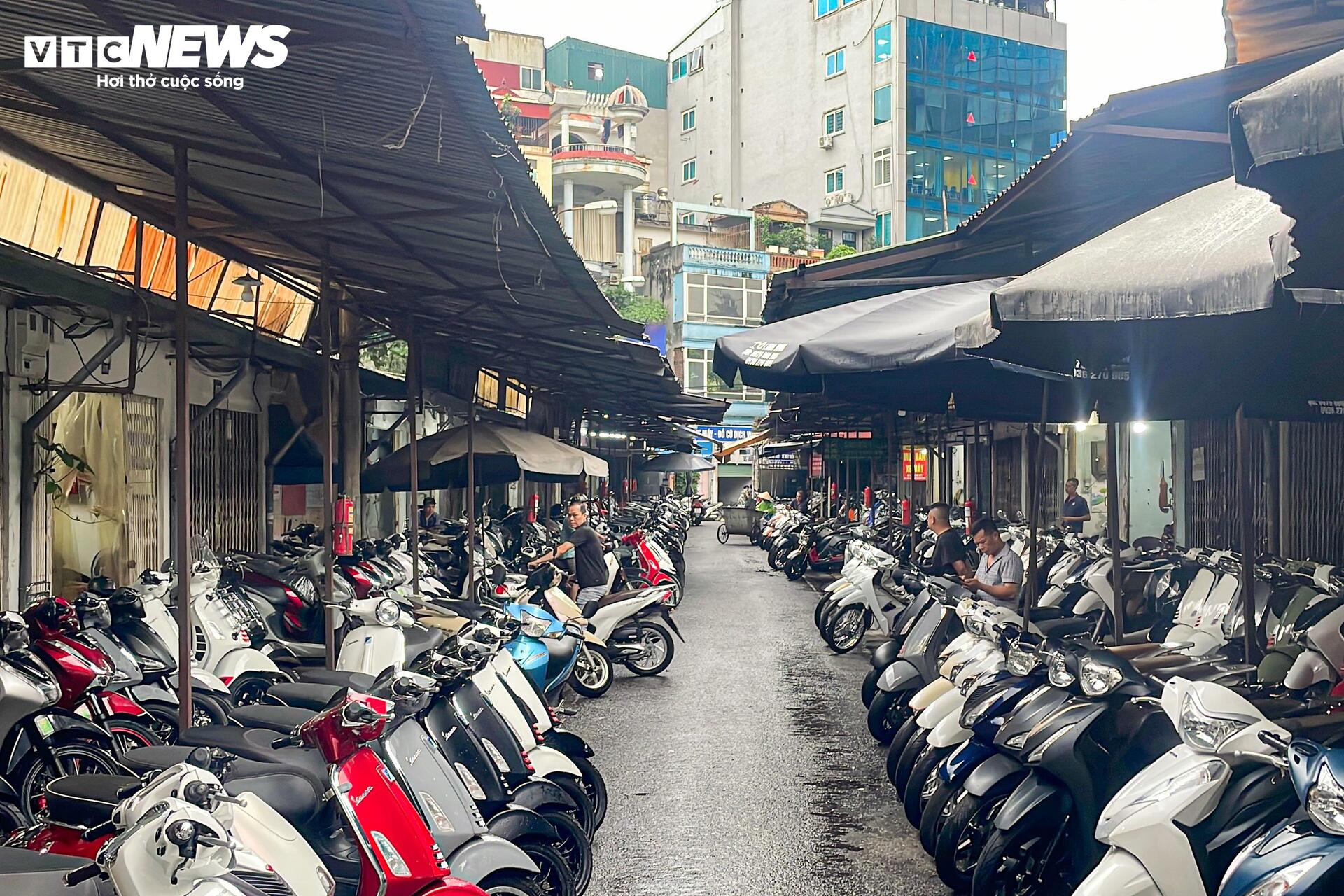 "Thủ phủ" xe máy cũ ở Hà Nội ế ẩm trước thông tin xe xăng sắp bị thay thế- Ảnh 2.