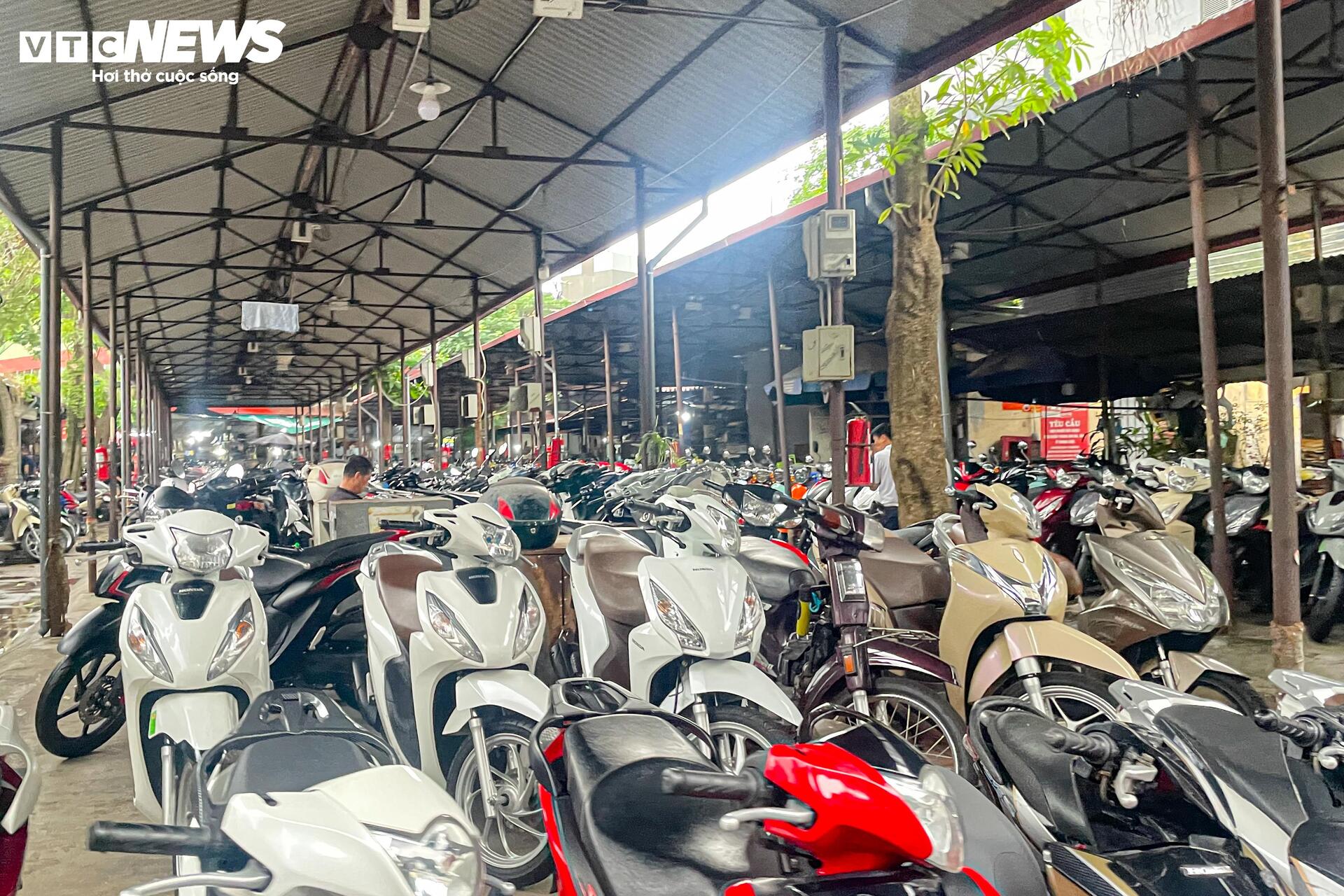 "Thủ phủ" xe máy cũ ở Hà Nội ế ẩm trước thông tin xe xăng sắp bị thay thế- Ảnh 3.