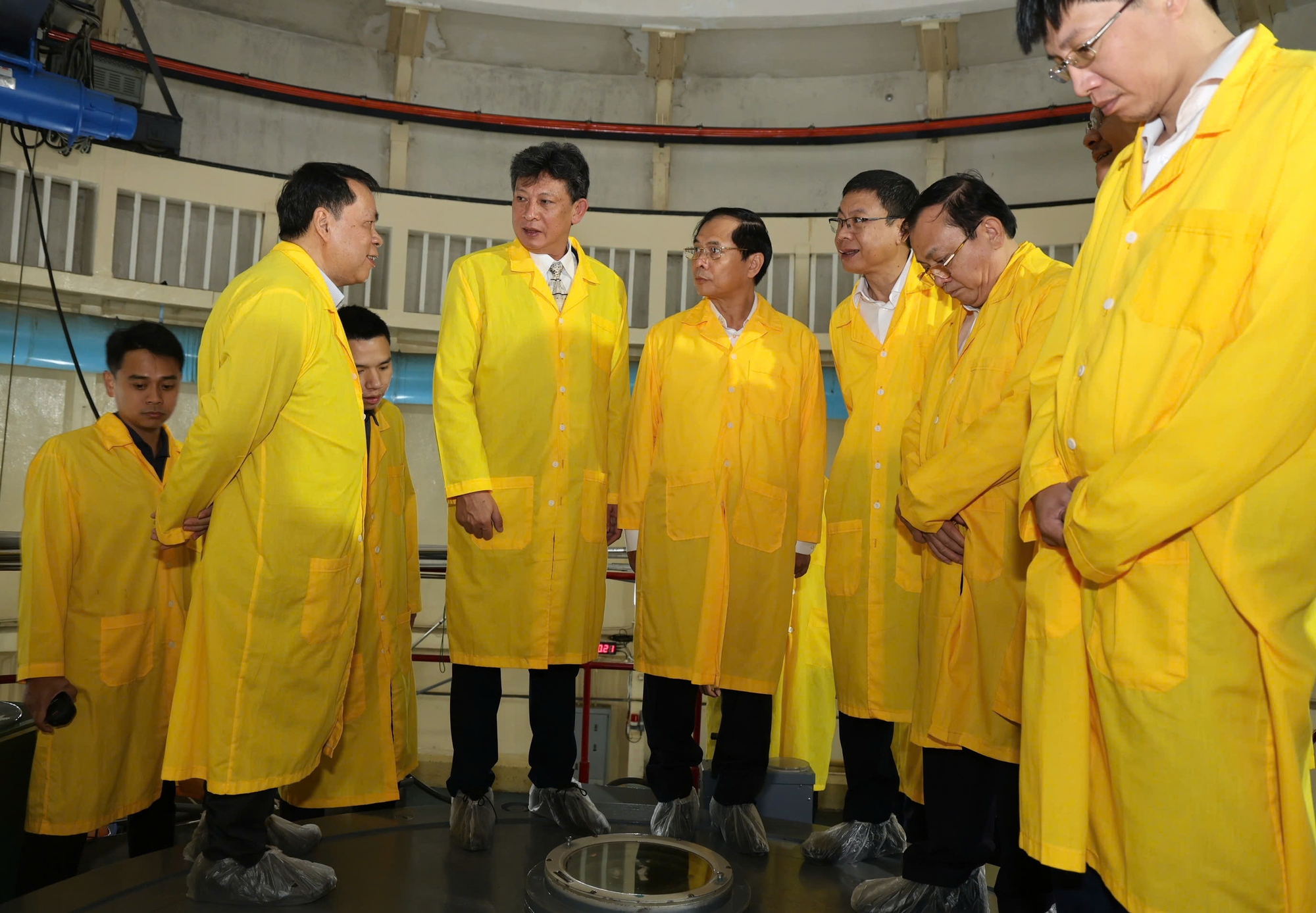 Phó Thủ tướng Bùi Thanh Sơn làm việc với Viện Nghiên cứu hạt nhân- Ảnh 1. Phó Thủ tướng Bùi Thanh Sơn làm việc với Viện Nghiên cứu hạt nhân- Ảnh 1.