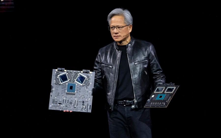 Hơn 1 tỷ USD chip AI của Nvidia bị tuồn lậu vào Trung Quốc: Mỹ siết, chợ đen vẫn “nóng rực” - Ảnh 1.