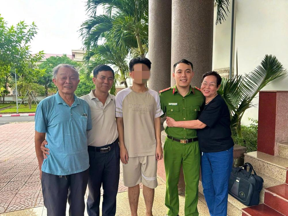 Bí ẩn phía sau cuộc gọi yêu cầu thuê phòng khách sạn để “hợp tác điều tra”- Ảnh 1.