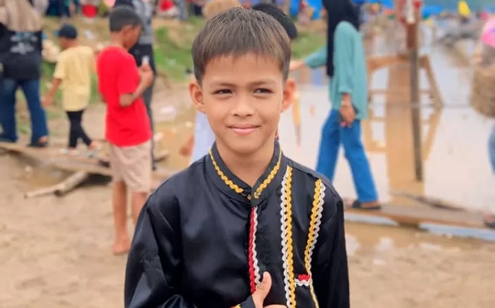 Cậu bé 11 tuổi tiết lộ sự thật về điệu nhảy trên mũi thuyền gây sốt toàn cầu: Cuộc sống hiện tại gây chú ý- Ảnh 3. Cậu bé 11 tuổi tiết lộ sự thật về điệu nhảy trên mũi thuyền gây sốt toàn cầu: Cuộc sống hiện tại gây chú ý- Ảnh 3.