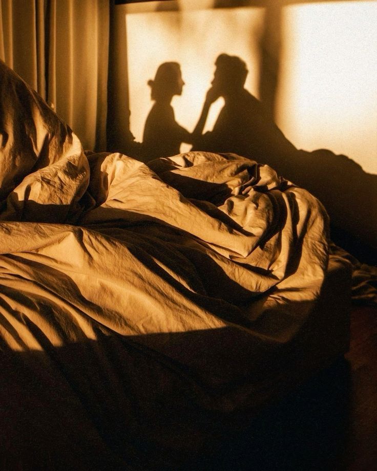 Cứ đ&ecirc;m đến l&agrave; chồng lạnh nhạt, t&ocirc;i tưởng anh ch&aacute;n t&ocirc;i cho đến khi nh&igrave;n thấy d&ograve;ng chữ v&agrave; c&acirc;u n&oacute;i th&agrave;nh thật đến h&agrave;i hước ấy- Ảnh 1.