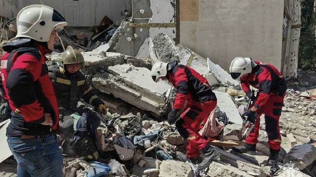 Nổ khí gas khiến toà nhà chung cư 10 tầng sụp đổ: Hiện trường vô cùng hỗn loạn- Ảnh 5.