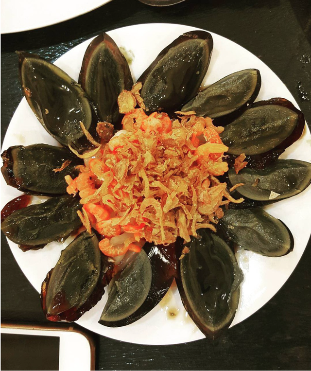 Ngoài trứng vịt lộn, Việt Nam còn có 2 món trứng khác khiến du khách nước ngoài "sợ xanh mặt" - Ảnh 4.