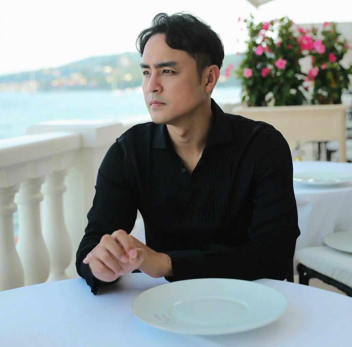 "Hoàng tử châu Á" khốn khổ vì anh trai quẫn trí giết cả gia đình, nghi thuộc đường dây đa cấp lừa đảo, visual sau 20 năm ra sao?- Ảnh 5. "Hoàng tử châu Á" khốn khổ vì anh trai quẫn trí giết cả gia đình, nghi thuộc đường dây đa cấp lừa đảo, visual sau 20 năm ra sao?- Ảnh 5.