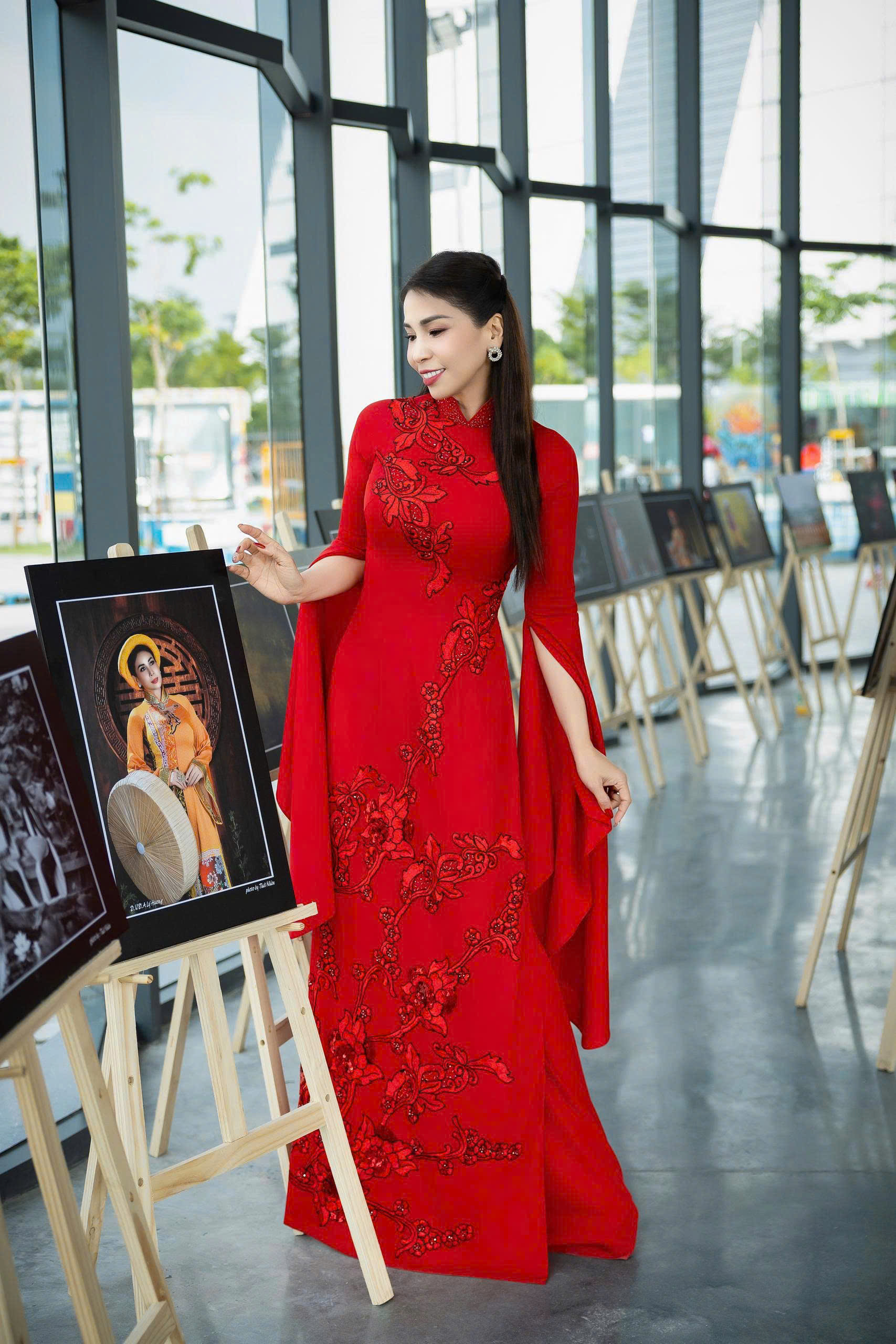 Hình ảnh của Lý Hương được trưng bày tại sự kiện tôn vinh áo dài Việt Nam- Ảnh 3.
