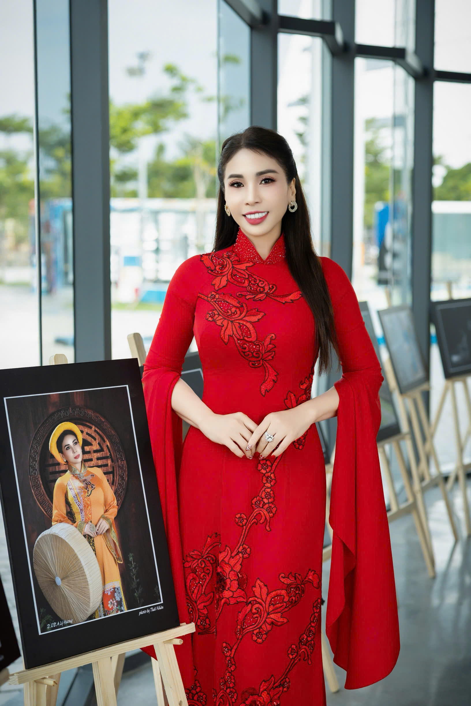 Hình ảnh của Lý Hương được trưng bày tại sự kiện tôn vinh áo dài Việt Nam- Ảnh 2.
