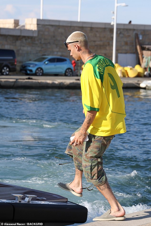 Paparazzi "tóm dính" tiểu thư Harper Beckham đi dạo phố, nhan sắc thiếu nữ tuổi 14 cùng đôi chân dài gây sốt! - Ảnh 5. Paparazzi "tóm dính" tiểu thư Harper Beckham đi dạo phố, nhan sắc thiếu nữ tuổi 14 cùng đôi chân dài gây sốt! - Ảnh 5.